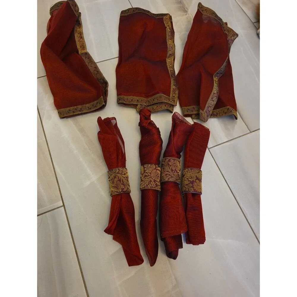 4 Christmas Red Embroidered Square Napkins With Napkin Rings 18